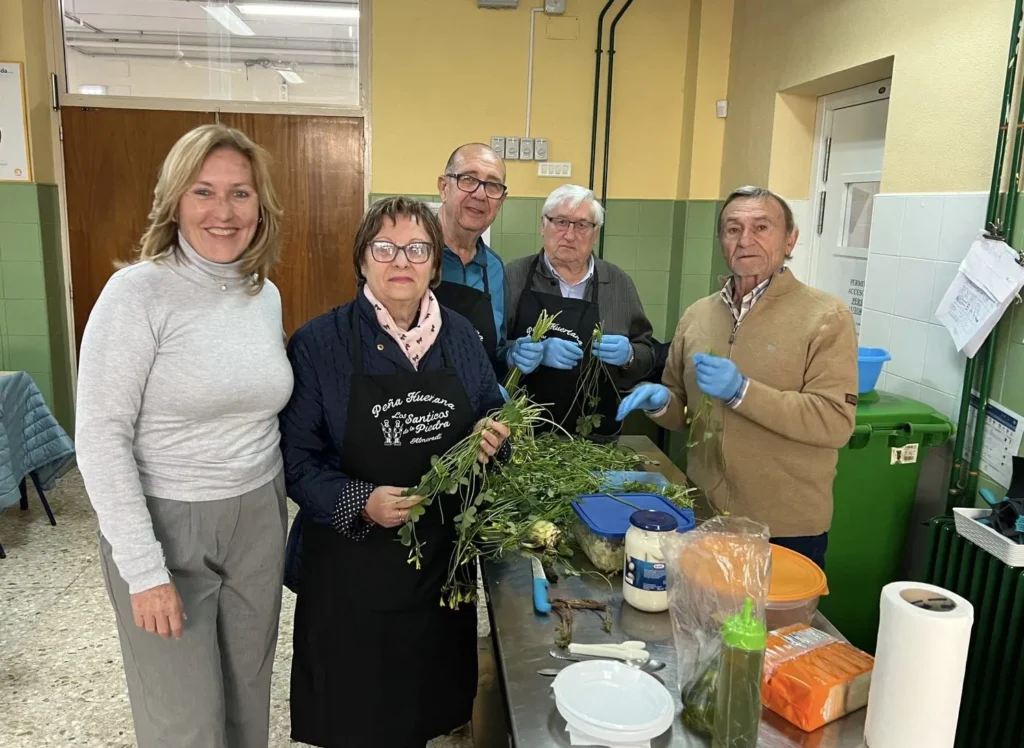 La Peña Huertana enseña a más de 250 escolares a “Amar Almoradí” a través de su gastronomía y tradiciones