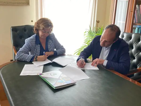 ALMORADÍ Y LA CÁMARA DE COMERCIO DE ALICANTE RENUEVAN EL CONVENIO PARA EL DESARROLLO DE VARIOS CURSOS DE FORMACIÓN PICE