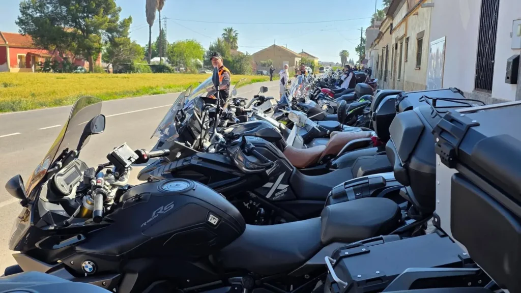 ALMORADÍ REÚNE A CIENTOS DE MOTEROS EN LA II BENDICIÓN DE MOTOS Y CASCOS