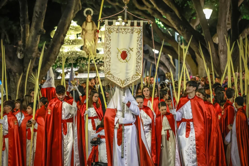 ALMORADÍ VIVE UNA SEMANA SANTA HISTÓRICA