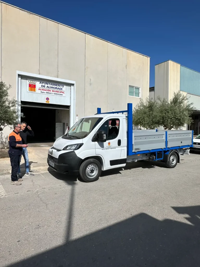 ALMORADÍ PONE EN MARCHA LA NUEVA NAVE MUNICIPAL DEL POLÍGONO LAS MAROMAS Y REFUERZA EL ÁREA DE OBRAS Y SERVICIOS