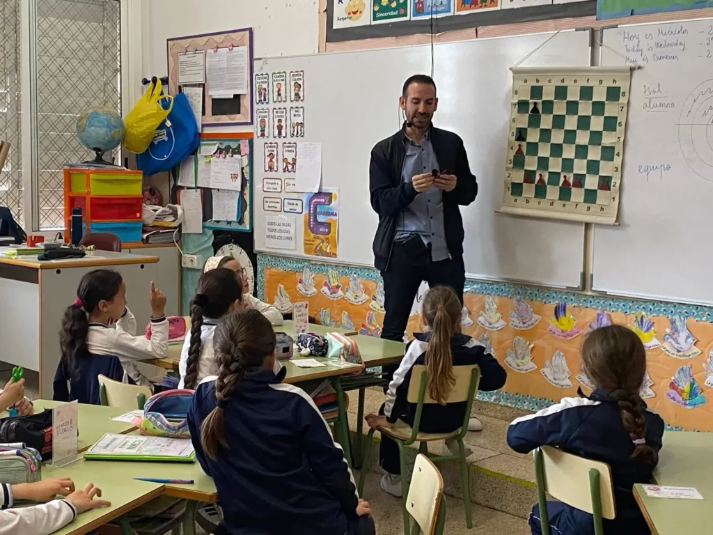 ALMORADÍ APUESTA POR EL AJEDREZ EN LAS AULAS