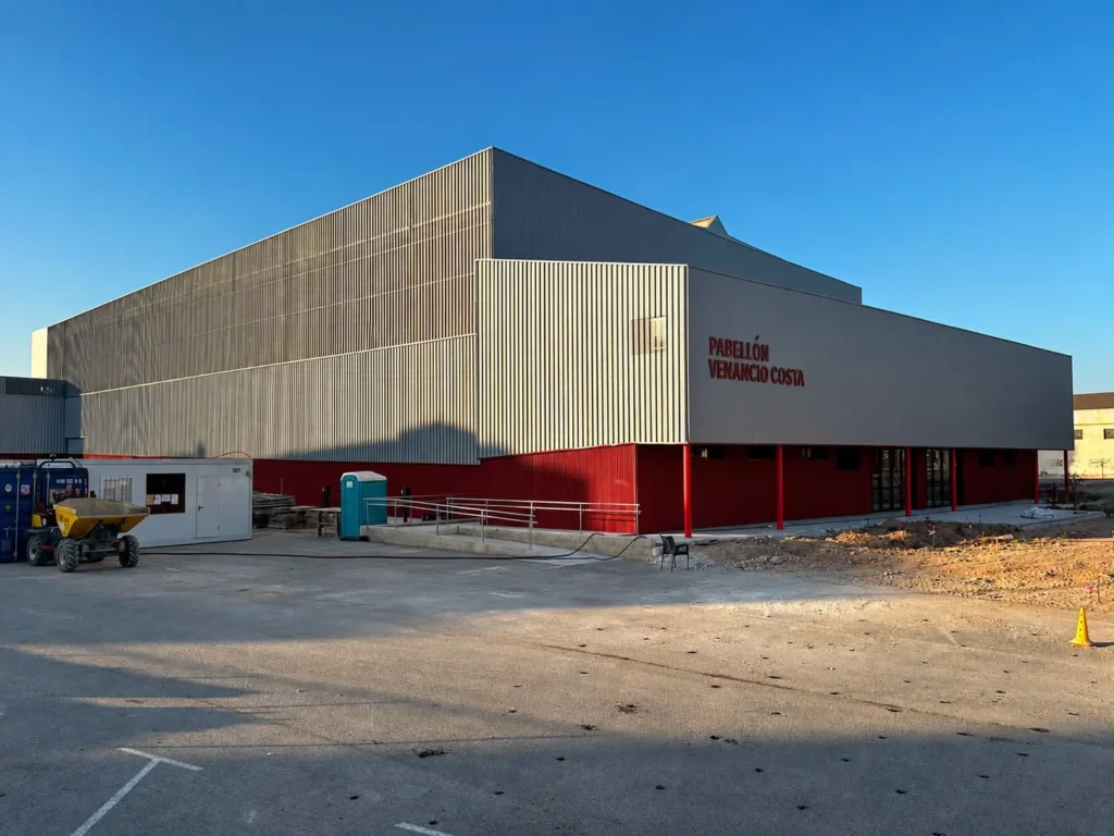 ALMORADÍ PONE EN VALOR LA RENOVACIÓN DEL PABELLÓN VENANCIO COSTA, CON UNA INVERSIÓN CERCANA A LOS 3 MILLONES DE EUROS