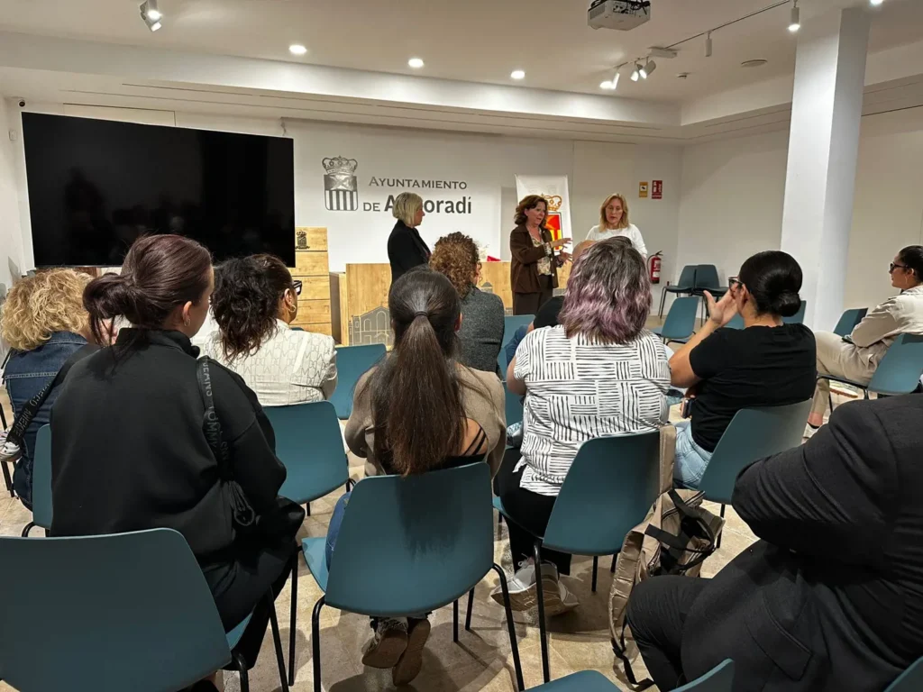 El Ayuntamiento de Almoradí presenta a las familias y el profesorado la puesta en marcha del nuevo CEIP Nº 4