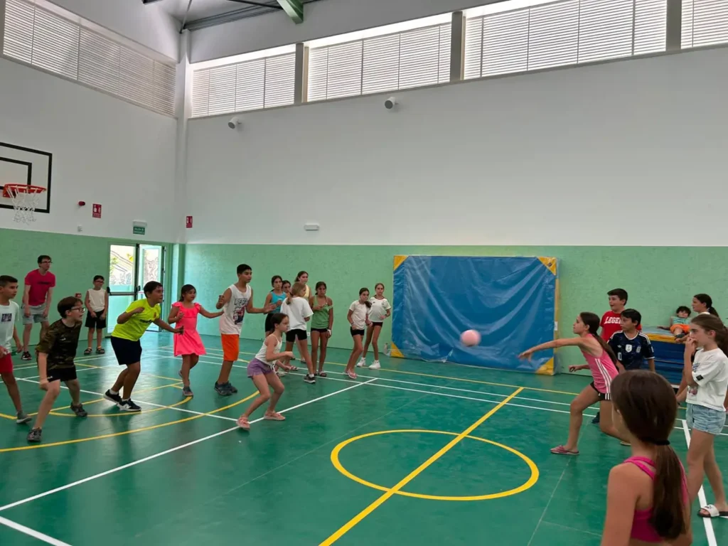 ALMORADÍ PONE EN MARCHA SUS TRES ESCUELAS DE VERANO CON 255 PLAZAS PARA FAVORECER LA CONCILIACIÓN FAMILIAR Y EL OCIO EDUCATIVO